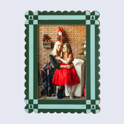Handicrafts Home  Chalet Collection 4x6, 5x7 Picture Frames, Handmade with Resin Inlay & Pine MDF Red, Green & Black Scalloped Frames  Retail Ready & Giftable Home Decor
