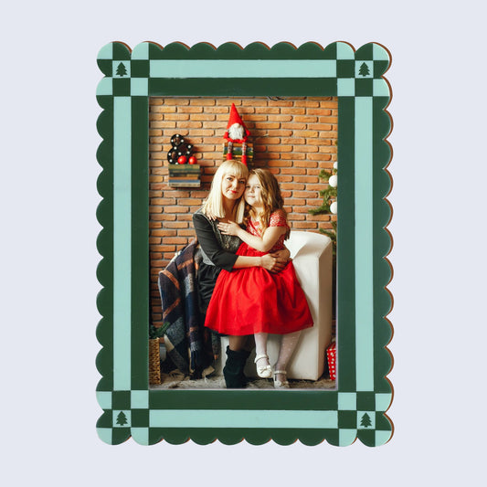 Handicrafts Home  Chalet Collection 4x6, 5x7 Picture Frames, Handmade with Resin Inlay & Pine MDF Red, Green & Black Scalloped Frames  Retail Ready & Giftable Home Decor